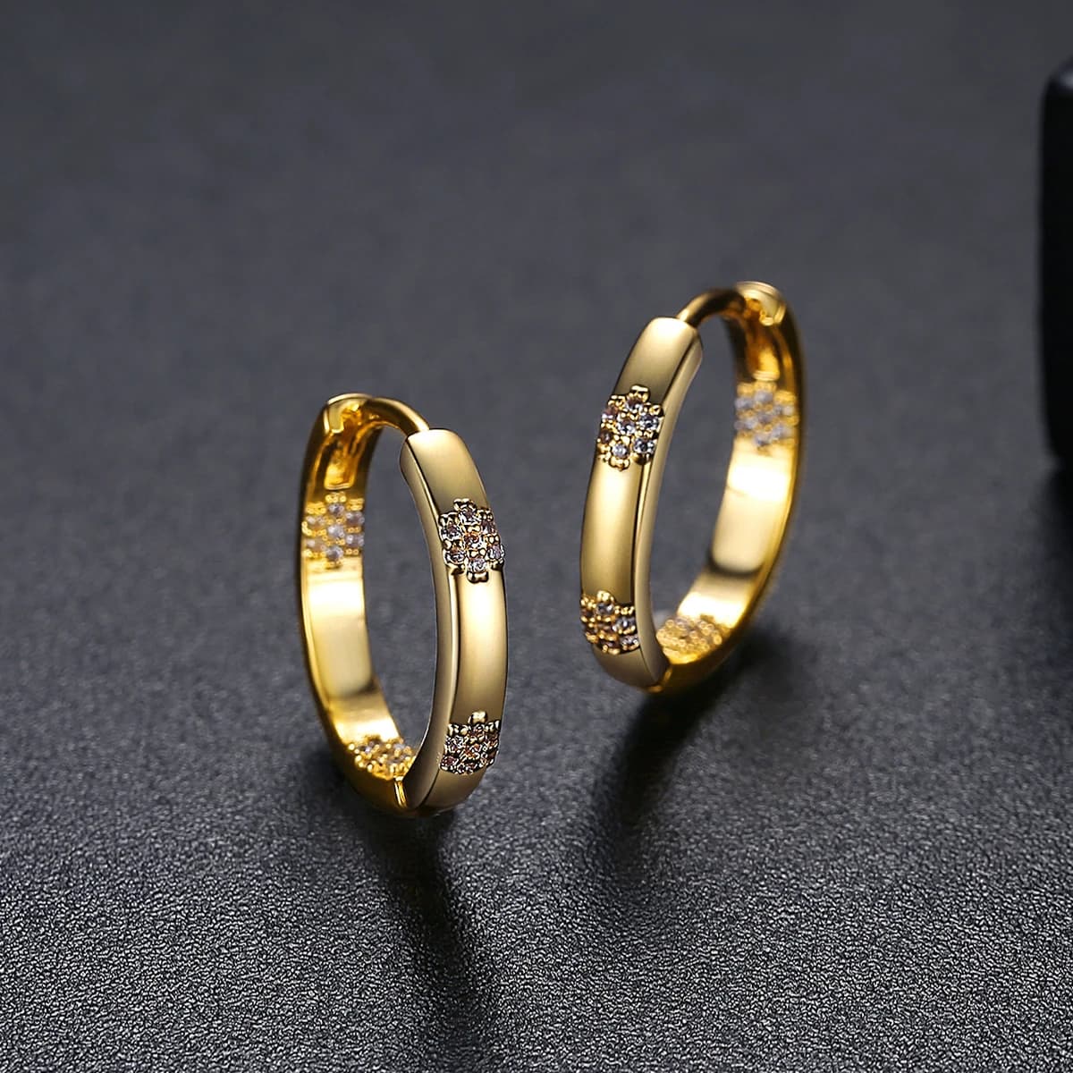 PINANNIE Orecchini Huggie da donna placcati in oro 18 carati, piccoli orecchini a cerchio, regalo di gioielli per l'orecchio ipoallergenici per tutti i giorni per lei