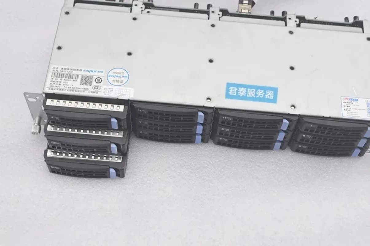 12Gb storage NAS Black Qunhui CDN hot swappable SAS series chassis，12 bay 3.5-inch 6Gb hard drive cage,