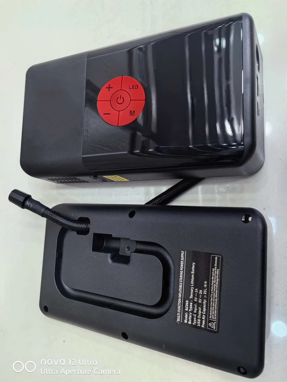 High Peak Portable Car Emergency Starter Air Compressor with 250PSI Tire Inflation Function, Portable Battery Booster Pack, Featuring Emergency Start, Tire Inflation, USB Input/Output, LED Lighting, LCD Digital Display - A Multi-functional Automotive R