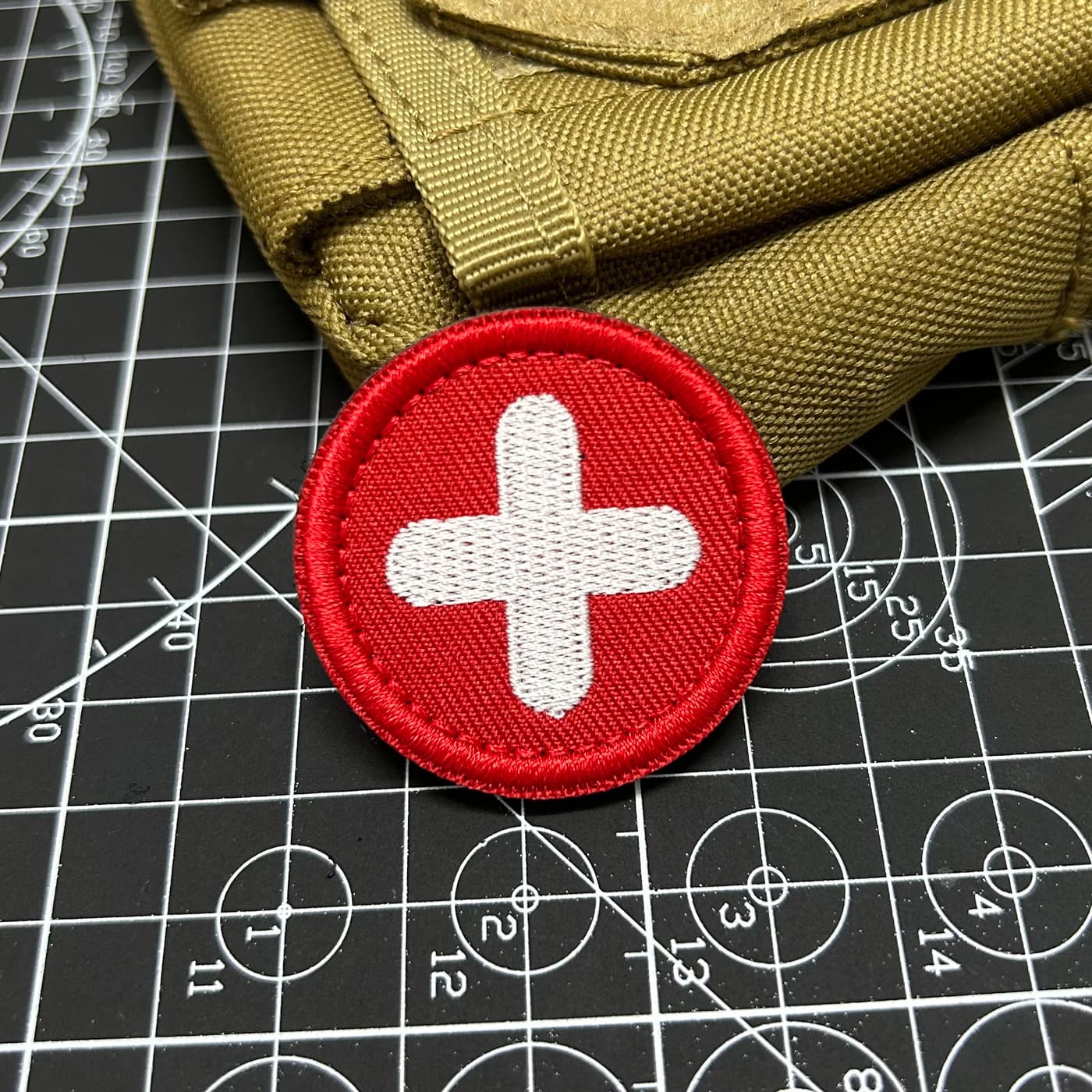 Patch Ricamata Rotonda Croce Rossa Medica, Distintivo Morale con Velcro, Decorazione per Zaino Kit Pronto Soccorso