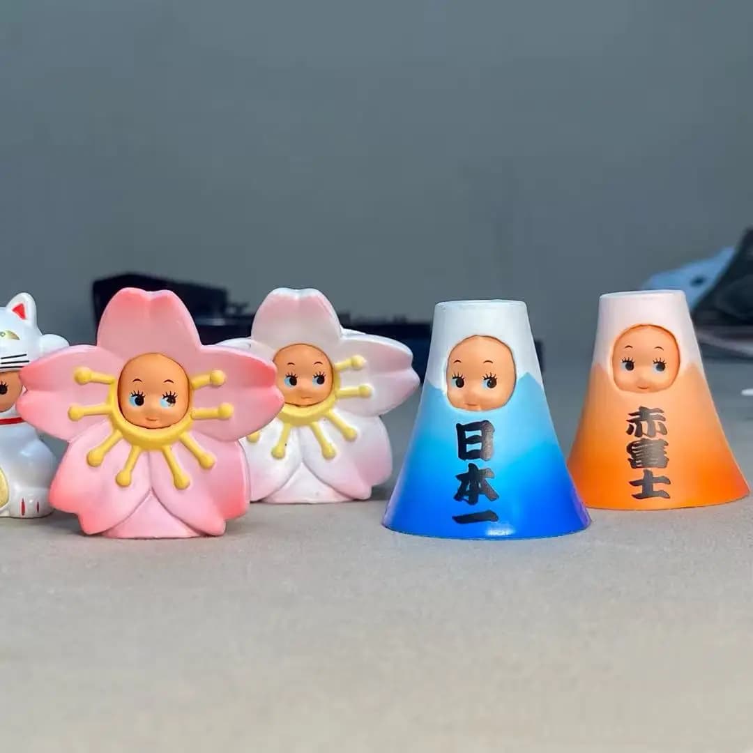 Disponibile - Blind Box Chibi Doll con Effetto Sorpresa, Gatto Portafortuna, Monte Fuji, Fiori di Ciliegio, Mini Action Figure Kawaii, Decorazione da Scrivania, Regali