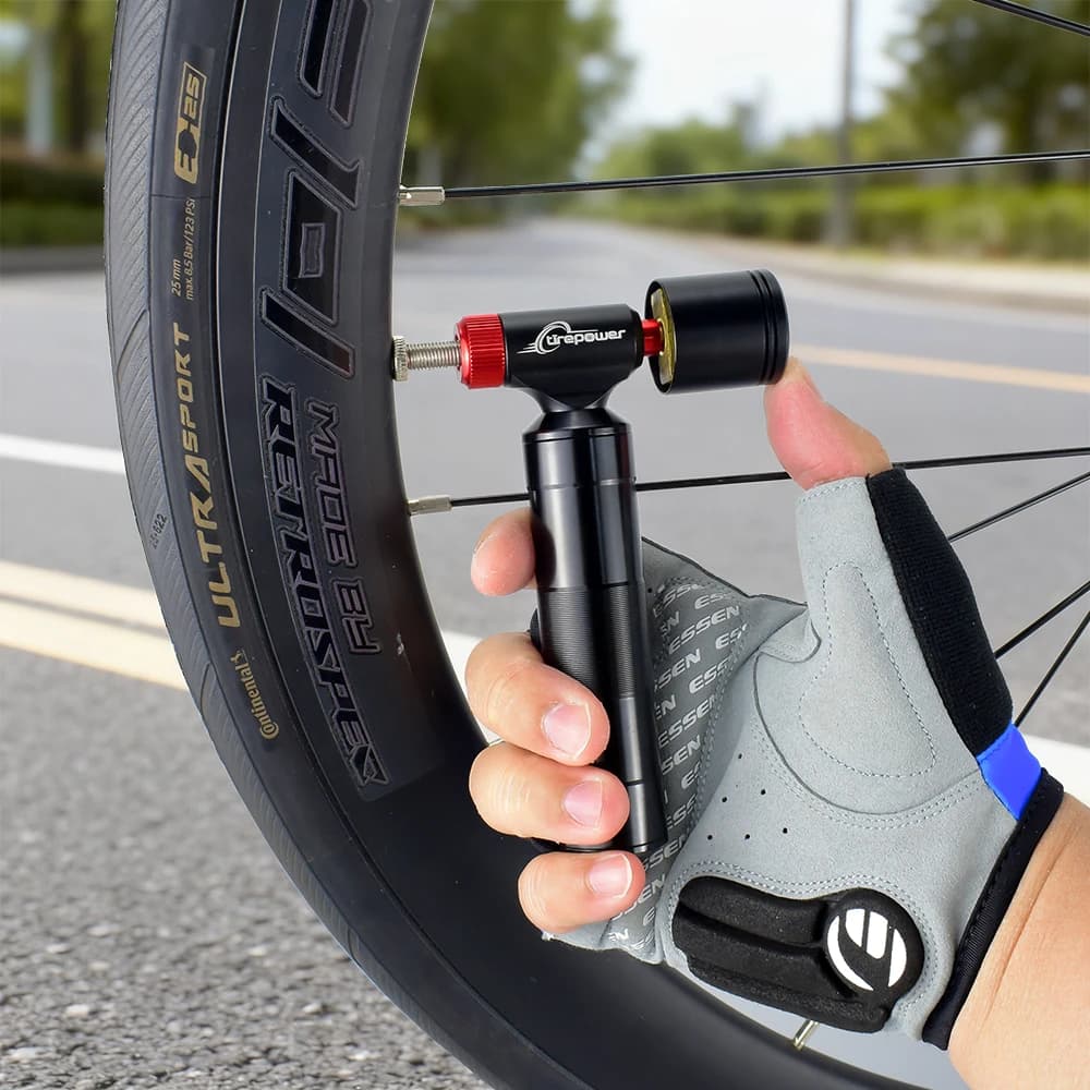 Pompa CO2 a testa nera con manometro trasparente Gonfiatore CO2 per bicicletta da ciclismo in lega di alluminio Mini aria per bici da strada Bici MTB