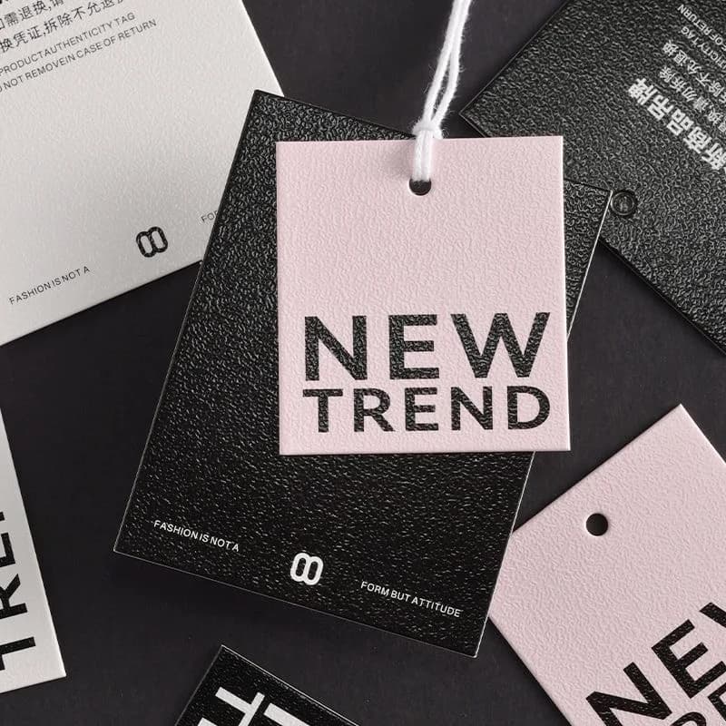 Etichetta da appendere personalizzata con due carte Etichetta per indumenti con spessore 700 g Accessorio per appendere abbigliamento 25111702