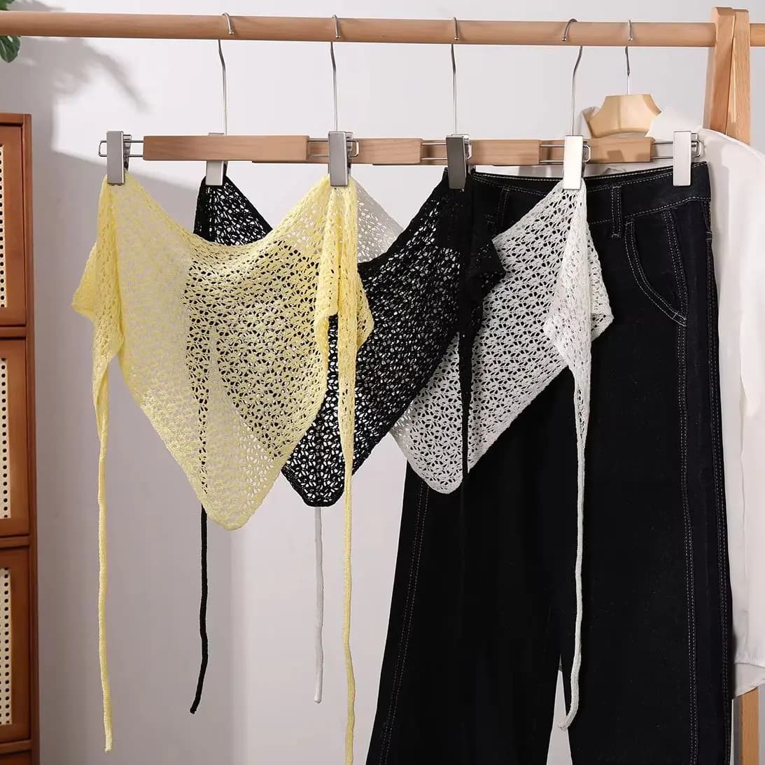 Ladies Retro Hollow Crochet Triangle Wrap, Multifunctional Headscarf & Waist Layering Cover Up, Suitable for Multiple Occasions