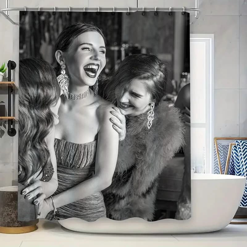 Lussuosa tenda da doccia classica con foto bianche e nere con design chic di orecchini, adatta per decorazioni da bagno in casa