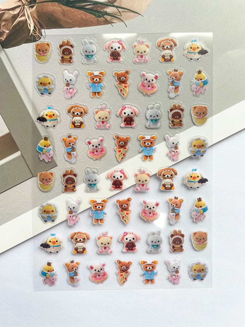 Kawaii Rilakkuma Quadrifoglio Pane Rosa Mini Adesivo in PVC Nail Art Fai da te Copertura per auricolari Chitarra Notebook Adesivi impermeabili