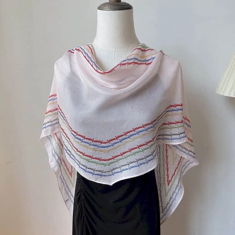 Sciarpa di seta da donna Protezione solare Elegante fasciatura triangolare estiva femminile Scialle stile coreano Abiti di lusso Articolo di vendita caldo