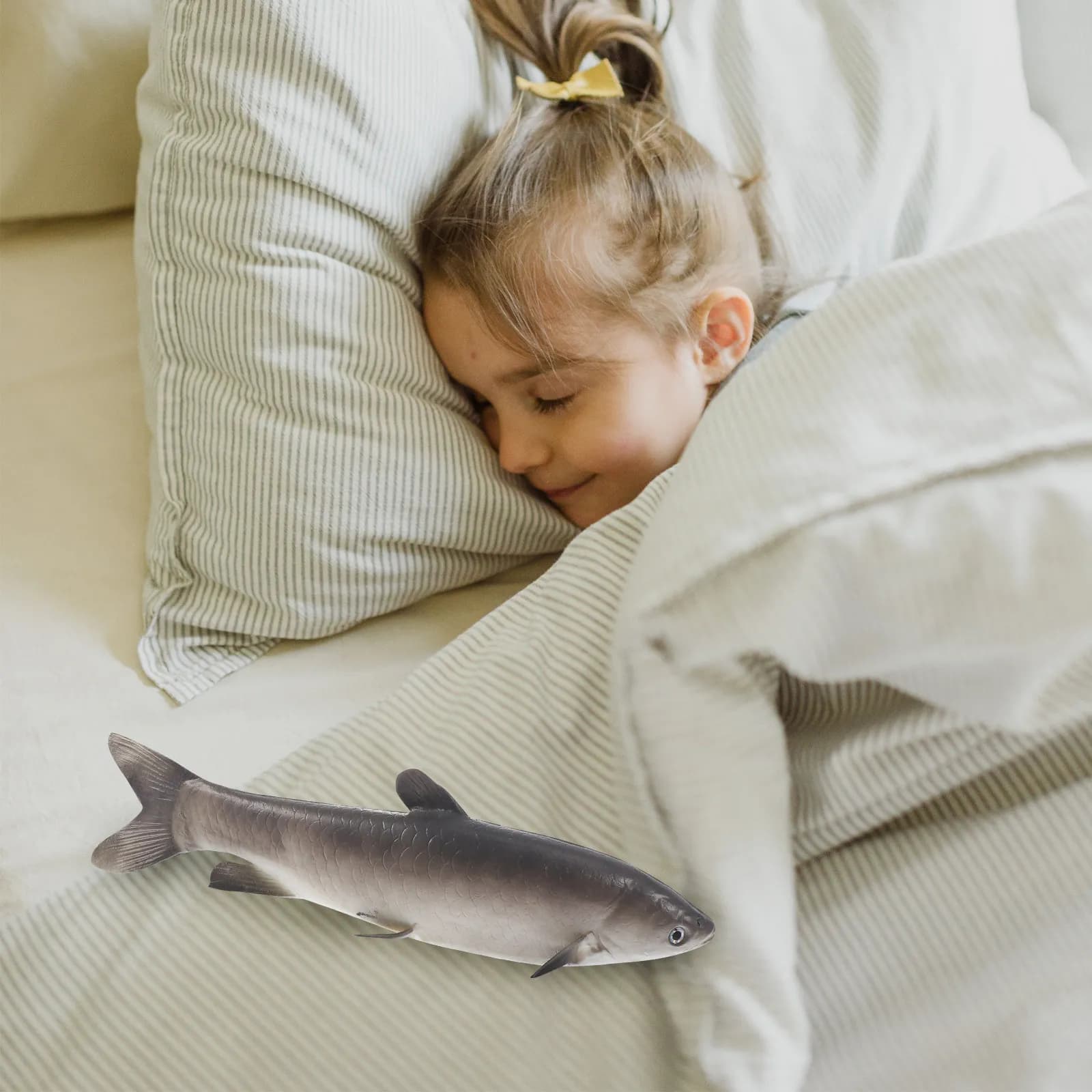 1Pcs Vivid Simulation Fish Decoration Realistic Animal Design Premium Safe Material for Child Development Educational Play Fish