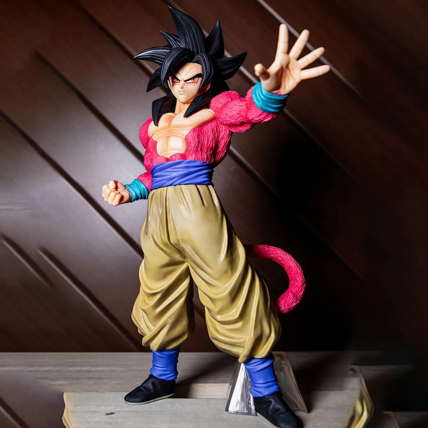 Modelli di personaggi anime Super Saiyan 4 Goku, giocattoli di tendenza, statuette anime, decorazioni da tavolo e regali di compleanno