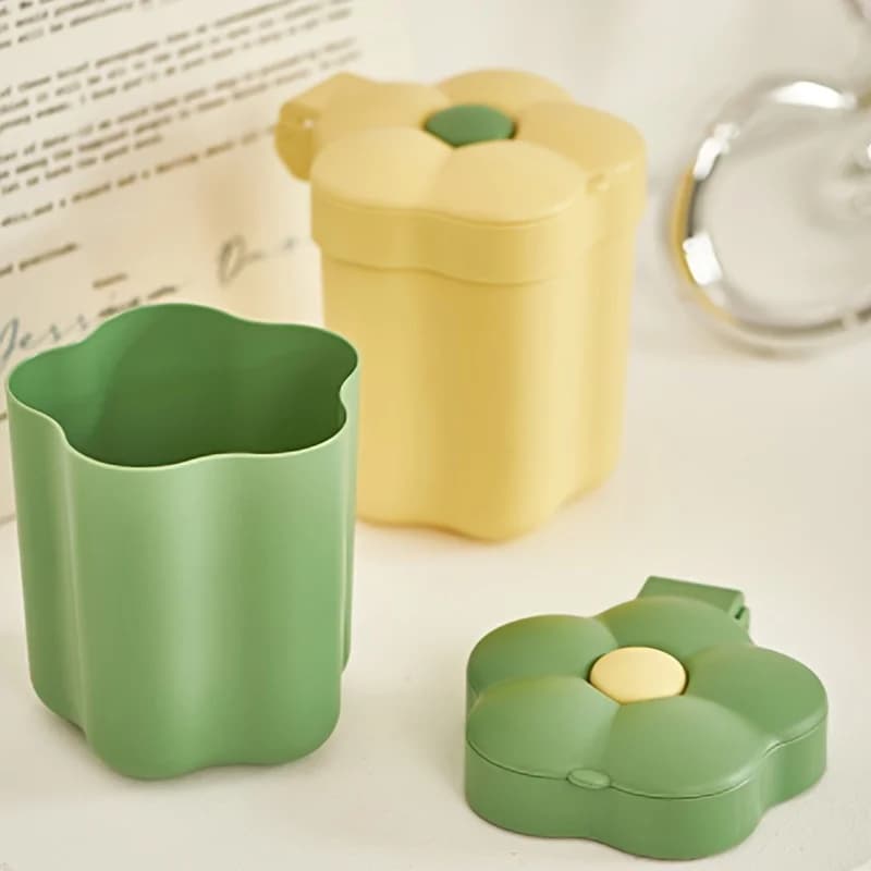 Mini cestino da scrivania con coperchio ribaltabile, design cilindrico compatto in plastica, piccolo cestino salvaspazio per scrivania da ufficio
