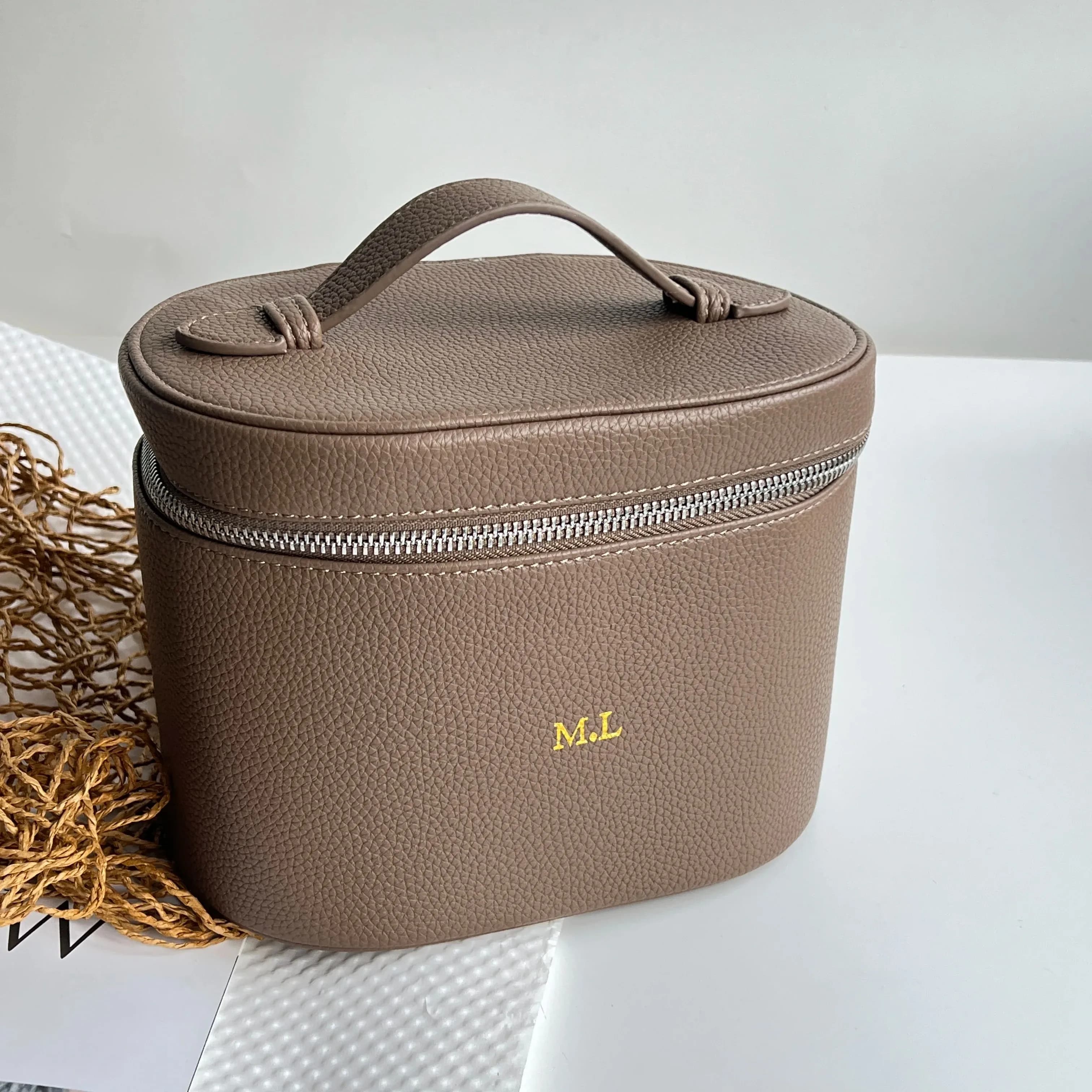 Borsa da Viaggio Portatile Personalizzabile - Beauty Case Rimovibile con Scomparto Separato per il Lavaggio in Pelle Martellata