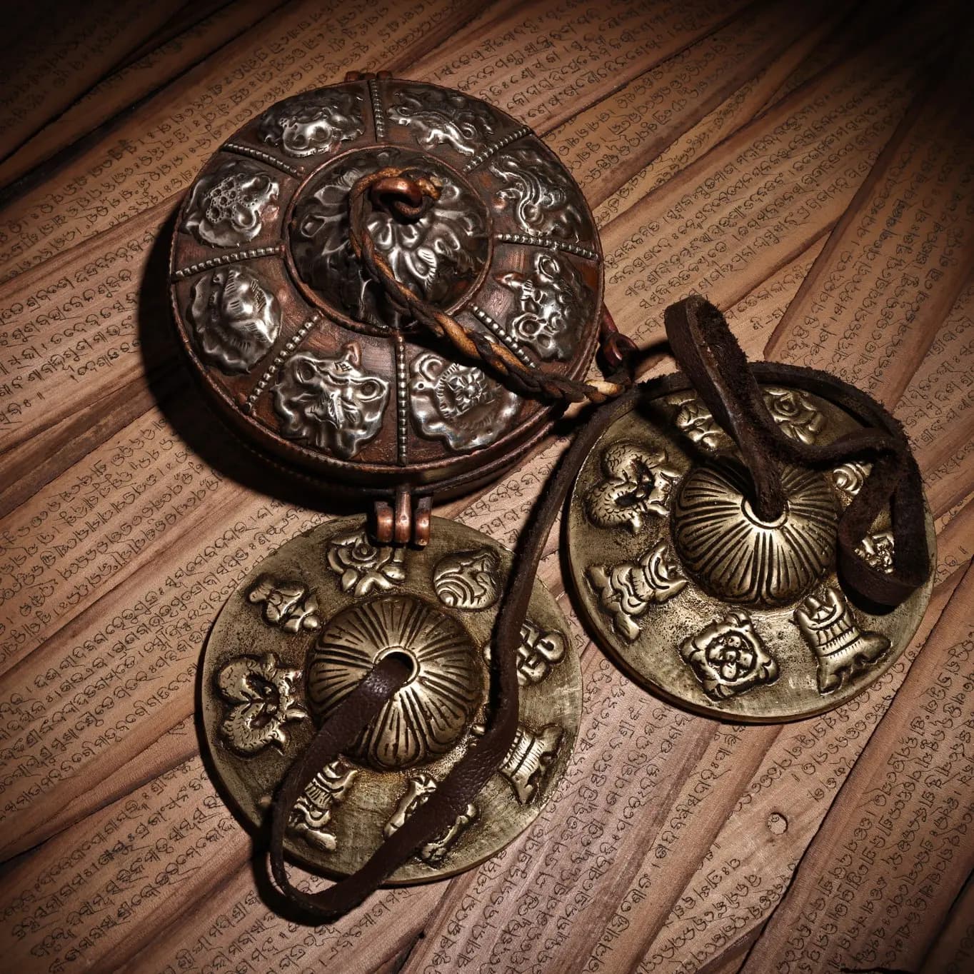 3"Tibetan Temple Collection Old Bronze Cinnabar Auspicious Eight Treasures Box Old Ringing Bell Six Word Proverbs Ring Bell