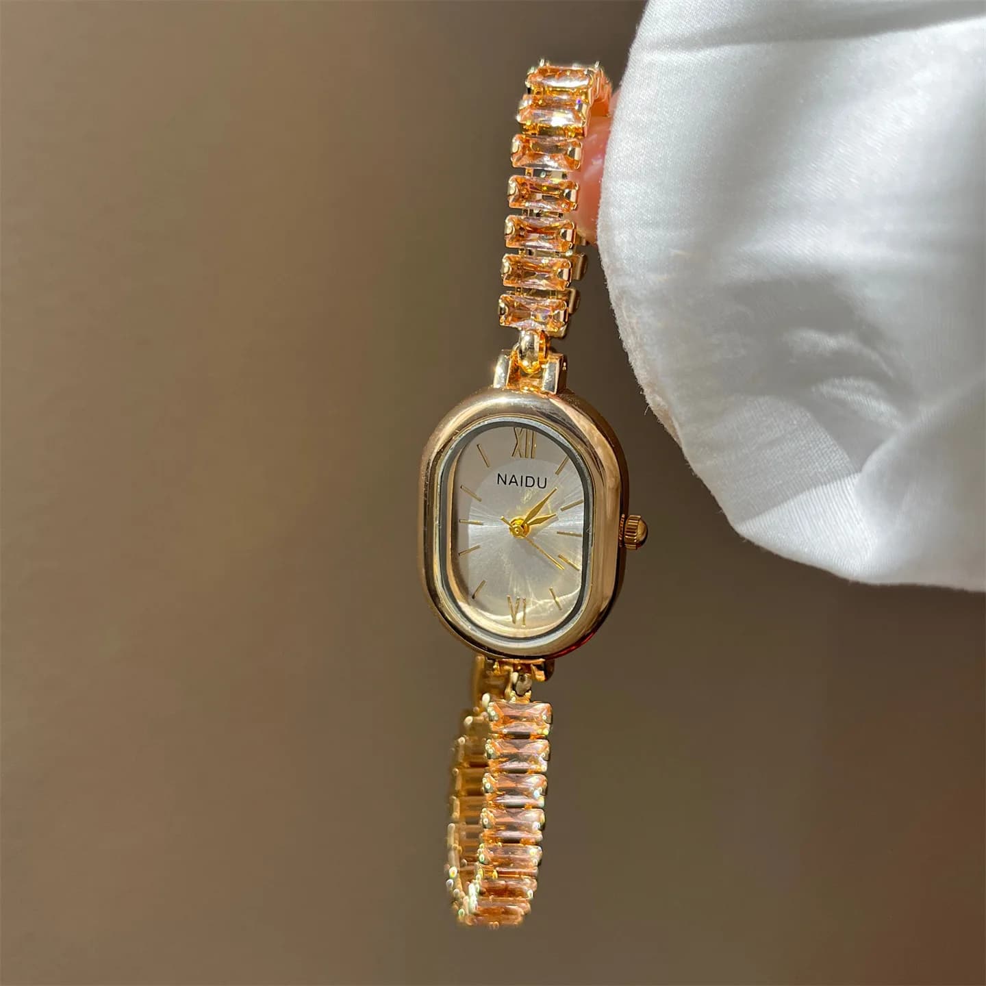 Orologio da donna con bracciale quadrato ovale con diamanti colorati e strass: orologio di fascia alta, semplice e alla moda, dallo stile elegante