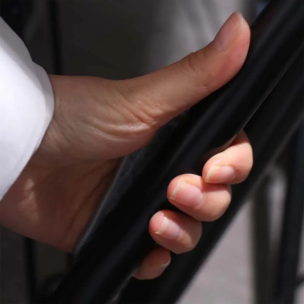 1 pair of ergonomic handles for weight lifting Gymnastic Gloves for anti-slip training in the form of honeycomb Anti- friction soft silicone palm handles