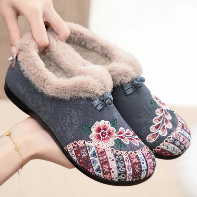 New Women's Cotton Winter Shoes Embroidered Mom Shoes with Fleece Lining Casual Shoes Hepessite Moccassini brief-on