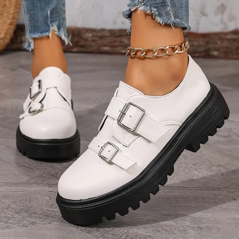 Scarpe in pelle con plateau rialzato Nuove scarpe singole con mocassino piccolo stile britannico con fibbia in metallo