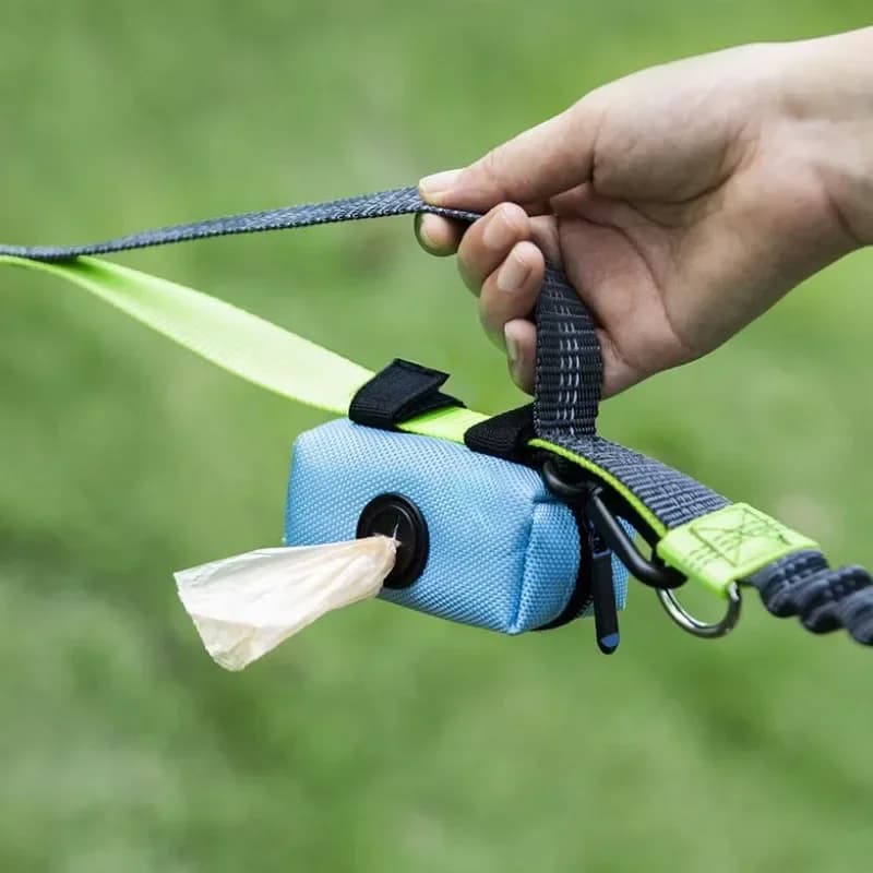 Funzionale Pet Puppy Cat Pick Up Poop Bag Dispenser portatile Dog Poop Waste Bag Holder Outdoor Pets Supplies sacchetti della spazzatura