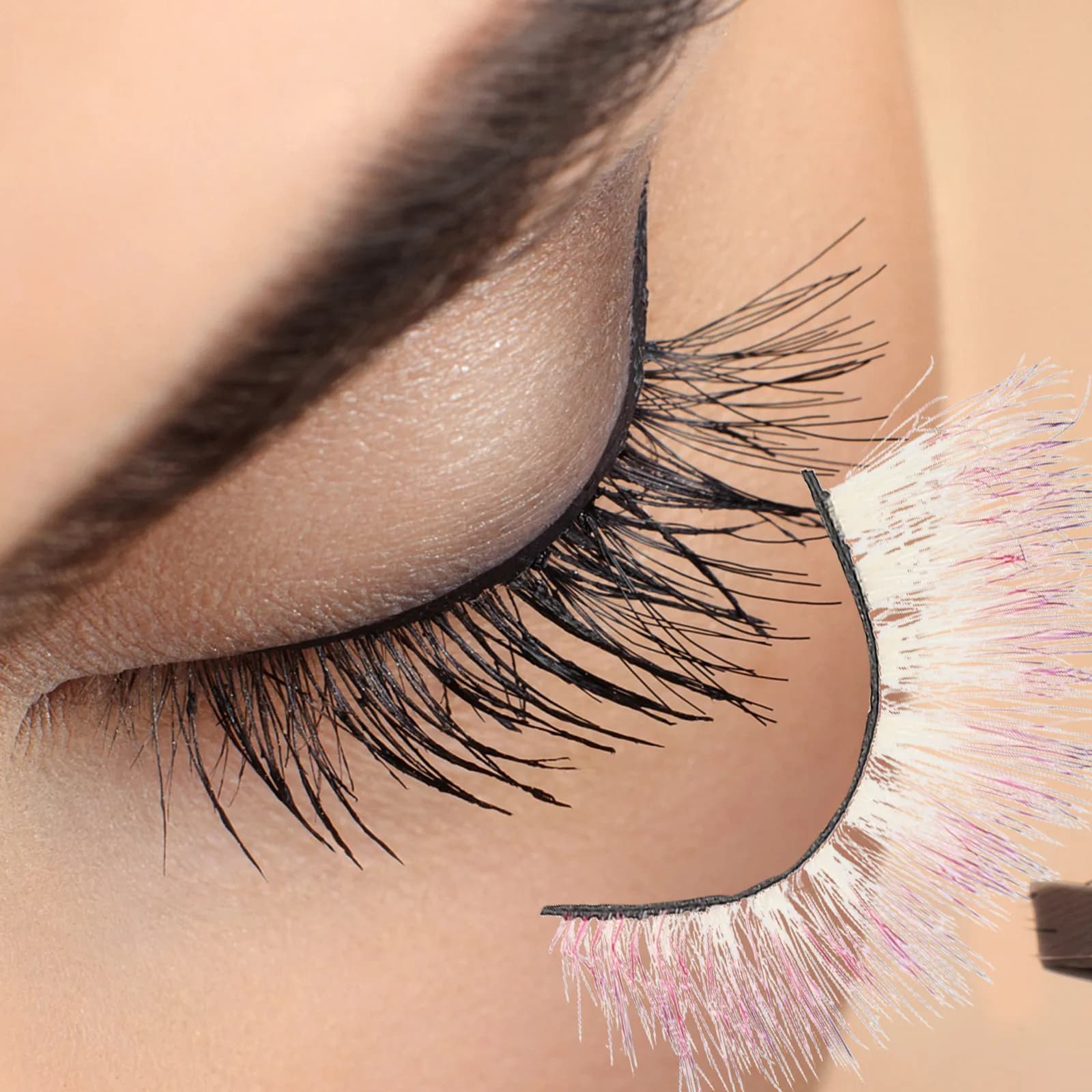 5 pairs of fashionable colored fake eyelashes, light fake eyelashes for an instant glamorous effect, perfect for use in disco, on stage or for parties