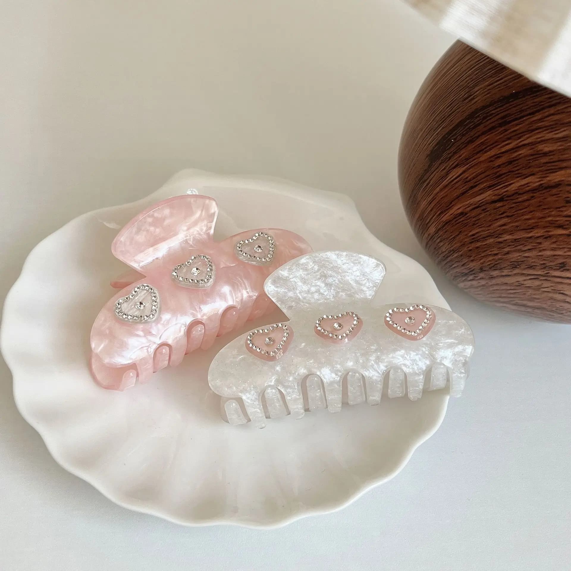 Eleganti fermagli per capelli a forma di cuore con glitter per donna, graziosi fermagli a forma di squalo in acetato rosa e bianco, accessori per capelli con strass, stile Kawaii.