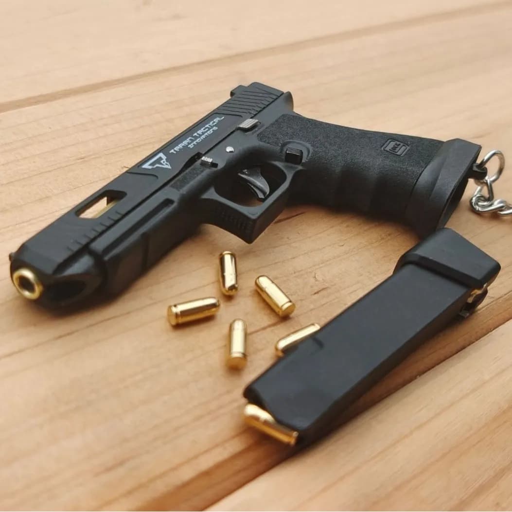 Scala 1:3 G34TTI G17 Mini modello in metallo Pistola giocattolo Portachiavi staccabile e gadget di decompressione pop-up Shell per regalo da uomo Con scatola