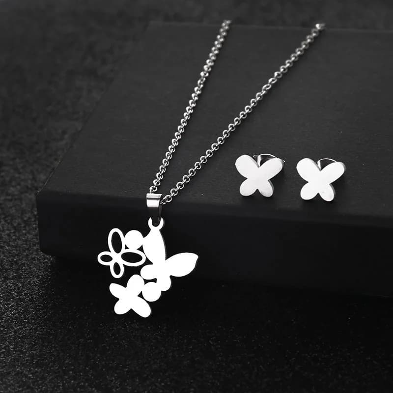 Set di Gioielli con Quadrifoglio e Farfalla, Collana e Orecchini a Perno per Donne, Gioielli di Moda Minimalista per Uso Quotidiano