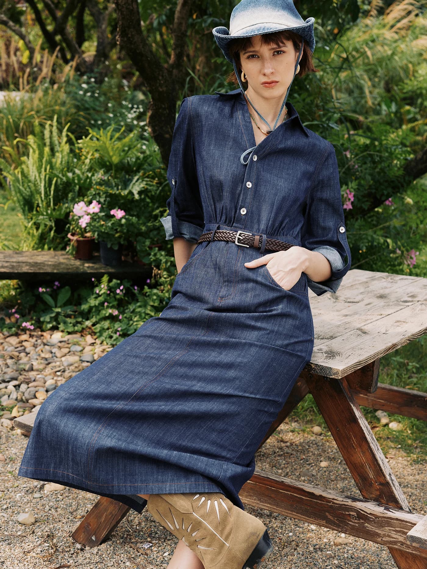 Elegant V-neck and Belt Dress, Casual Style, Soft Linen, Tubular skirt, Long sleeves, Workwear