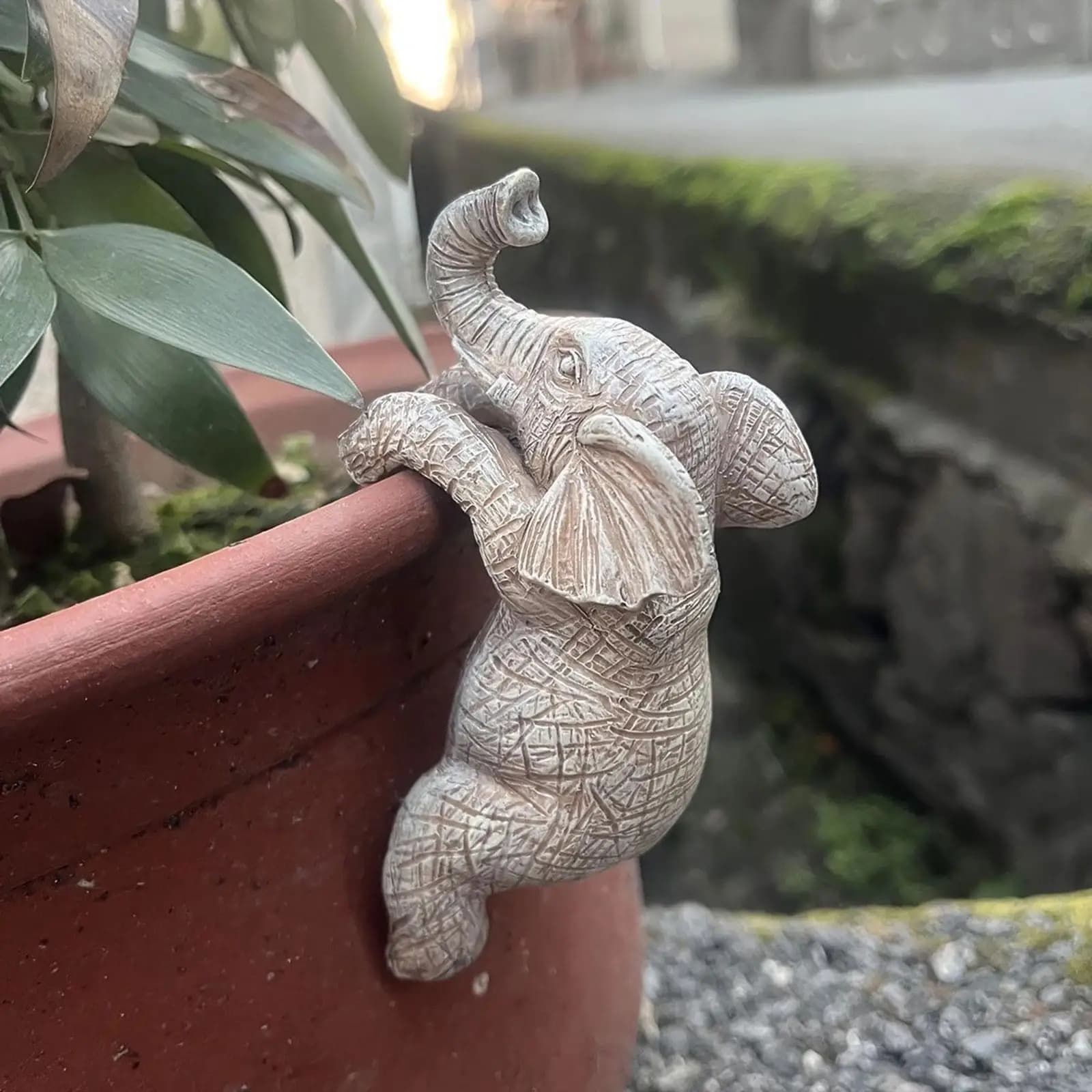 Climbing Elephant Decorative Figurine Resin Plant Pot Hanger Outdoor Yard Ornament for Fish Tank