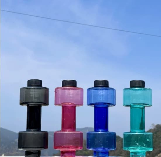 Bottiglia d'acqua in stile personalizzato per fitness estivo a forma di manubri, corsa a lunga distanza, campeggio, equitazione, sport all'aria aperta