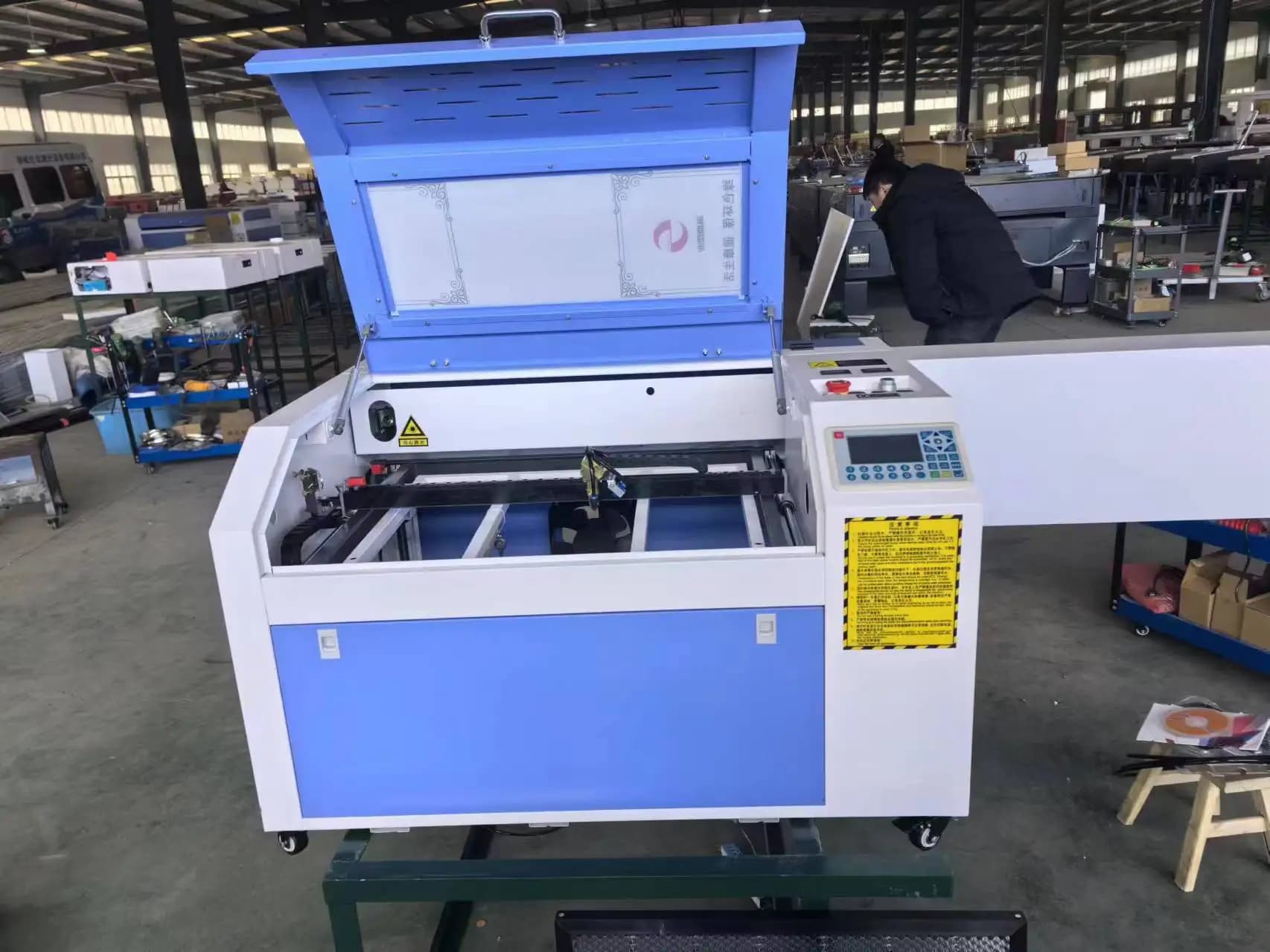 Macchina per Taglio Laser CO2 60W 6090 per Incisione su Cristallo, Acrilico, Legno, Tessuto, Gomma, Plastica