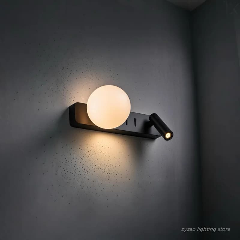 Lampada da parete per lettura sul comodino dell'hotel per camera da letto nordica Lampada da parete a due teste a luce regolabile Apparecchio di illuminazione da parete sferica in vetro semplice
