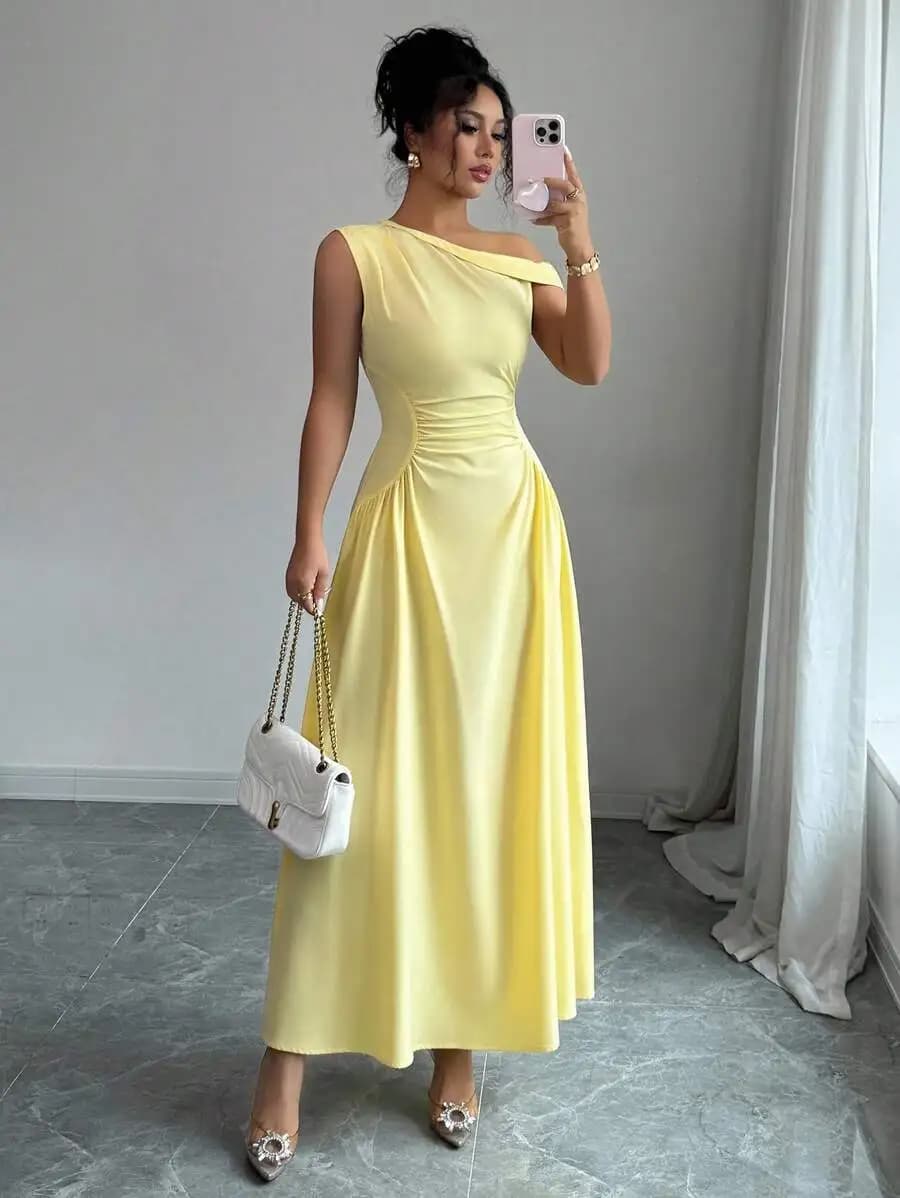 Abito midi da donna giallo tinta unita, monospalla asimmetrico senza maniche con vita arricciata