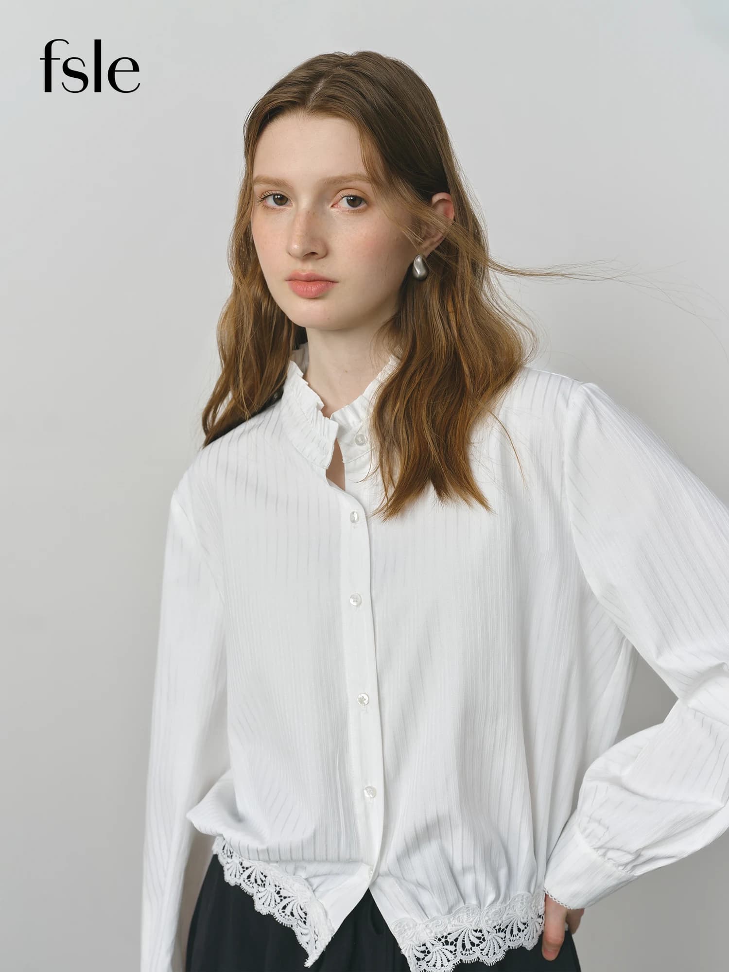 FSLE White shirt with soft lace stitching Woman Autumn 2025 New long sleeve white shirt with Korean collar 25FS13180