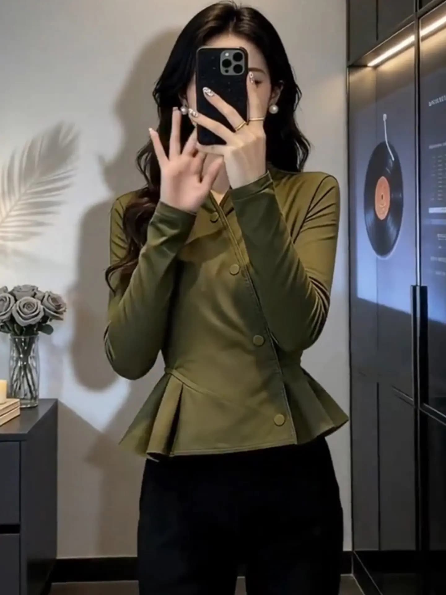 Giacca Corta Verde con Colletto Rialzato, Top da Donna alla Moda con Cintura in Vita, Stile Commuter, Manica Regolare, Chiusura con Bottoni Lunghi