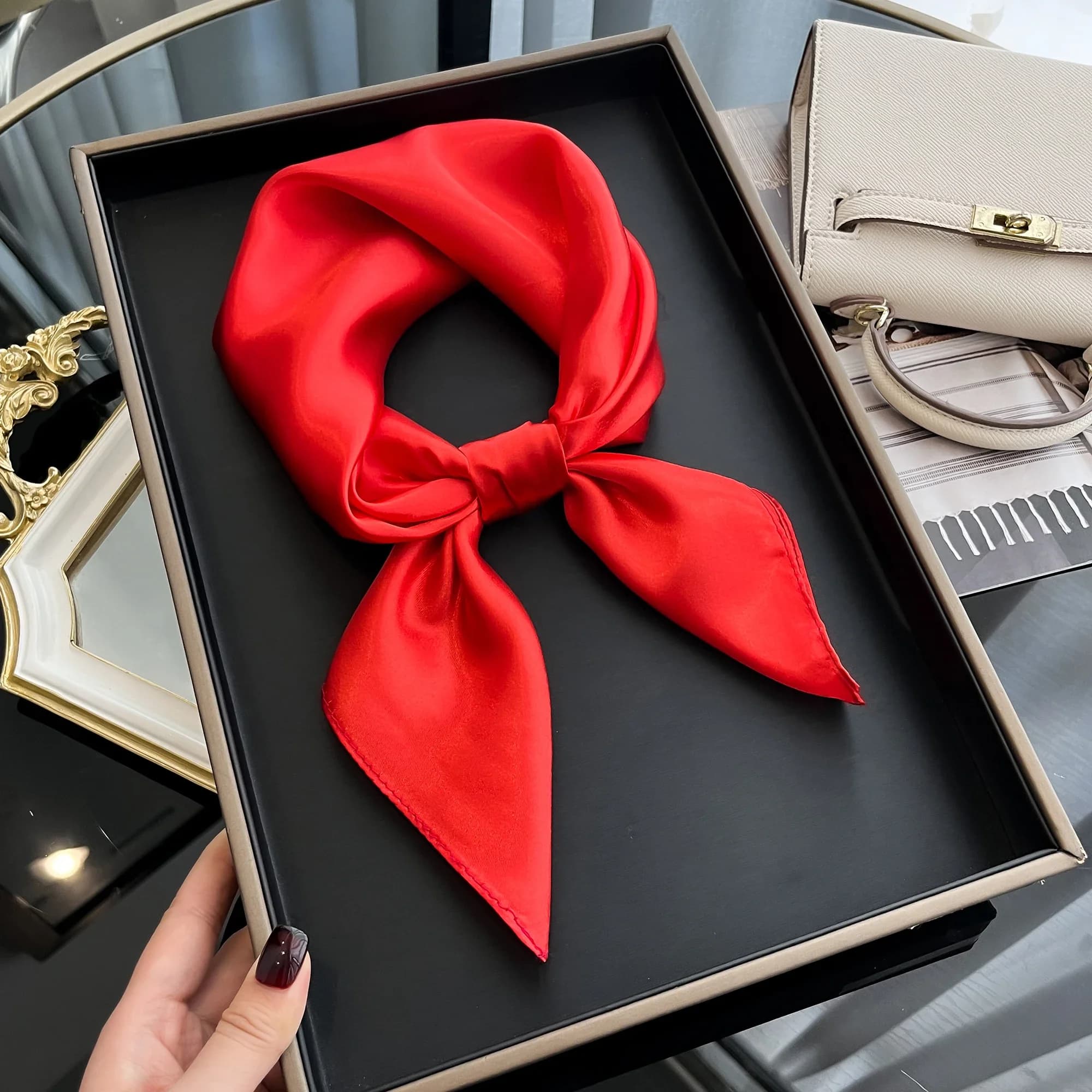 2025 Scialle di seta solido delle ultime donne Hijab Pashmina Foulard Bandana Bandane Protezione solare popolare Copricapo Sciarpa quadrata da 60 cm