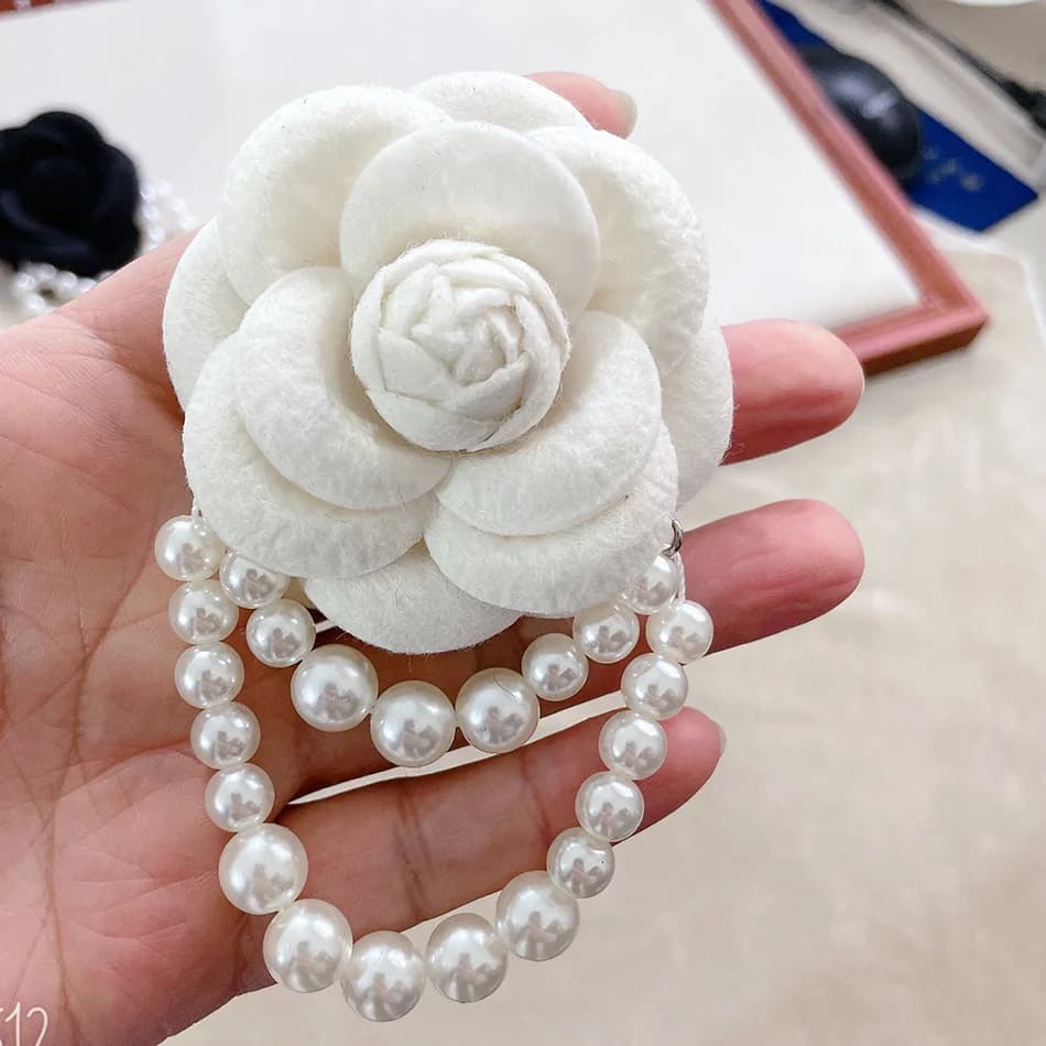 Korean Fabric Camellia Flower Brooch Pins Pearl Tassel Corsage Fashion Jewelry Brooches for Women Shirt Collar Accessories Gift
