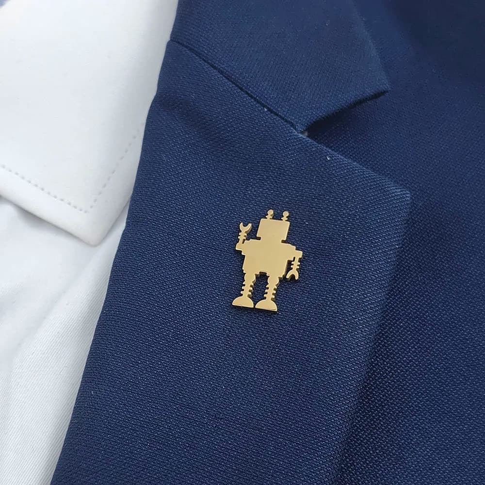 Spilla da bavero in acciaio inossidabile con spilla robot in stile meccanico carino, piccolo distintivo per vestirsi alla moda, adatto per borse per abbigliamento