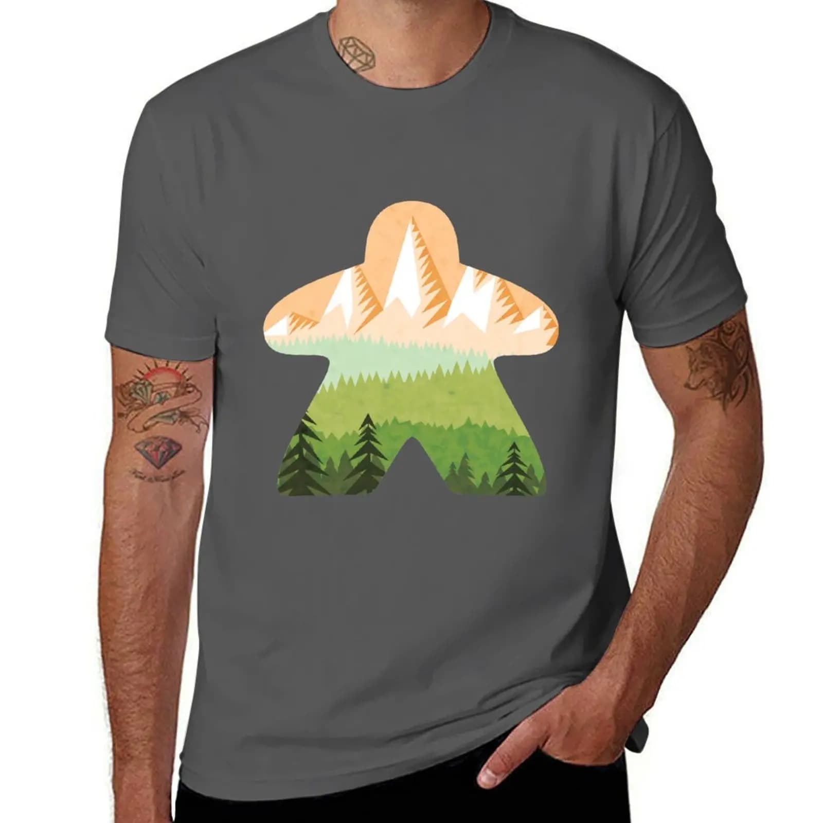 Mountain Adventure Meeple Board Game Scene T-shirt T-shirt a maniche corte antirughe
