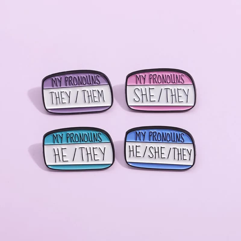 My Pronoun loro lui lei smalto spille personalizzate personali Pronoun spille risvolto distintivi divertente scatola di testo gioielli regalo all'ingrosso
