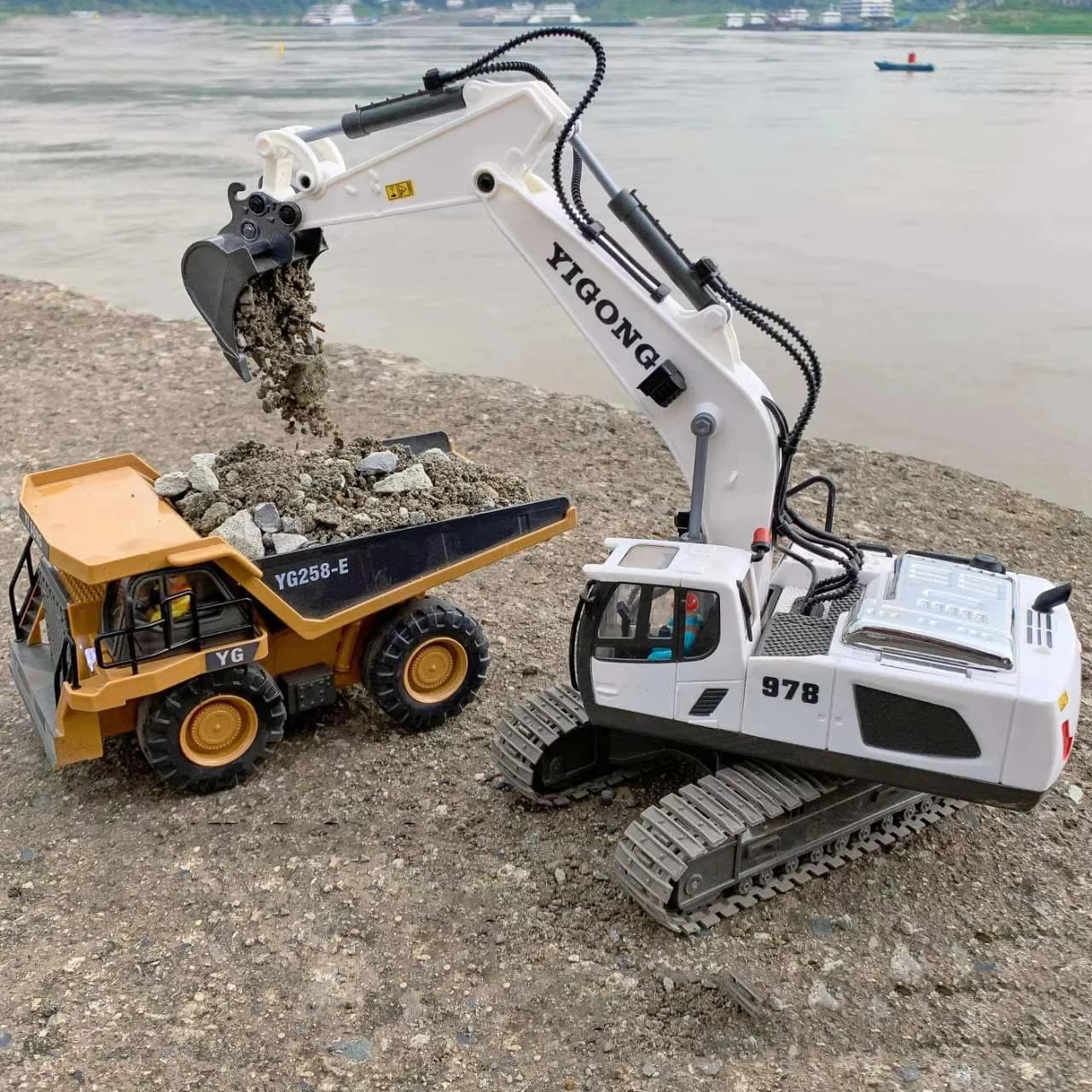 RC Escavatore Dumper Bulldozer 1/20 2.4GHz 11CH RC Camion Veicoli di Ingegneria Giocattoli Educativi per I Bambini con Musica Leggera Regali
