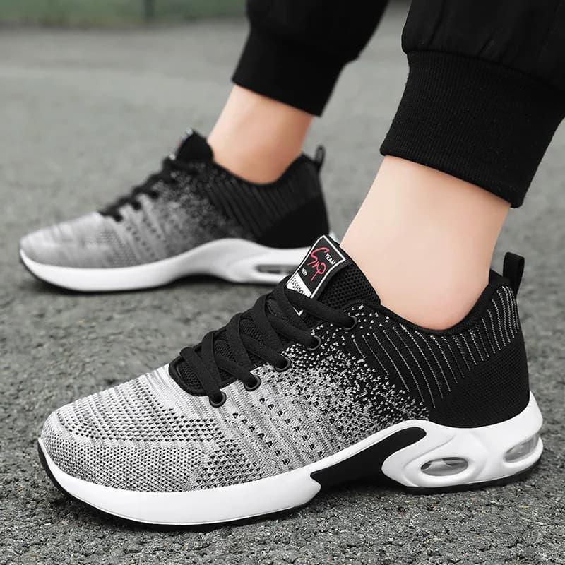 Sneakers da uomo 2026: Nuove scarpe da corsa traspiranti con lacci, leggere e casual, per uomo