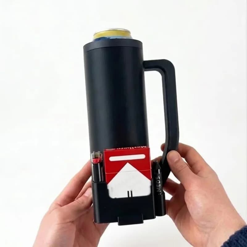 Portabottiglie Tattico per Ricariche, Porta Lattine Isolato Stile Caricatore con Scomparto per Accendino e Sigarette, Tazza da Birra Tattica Originale