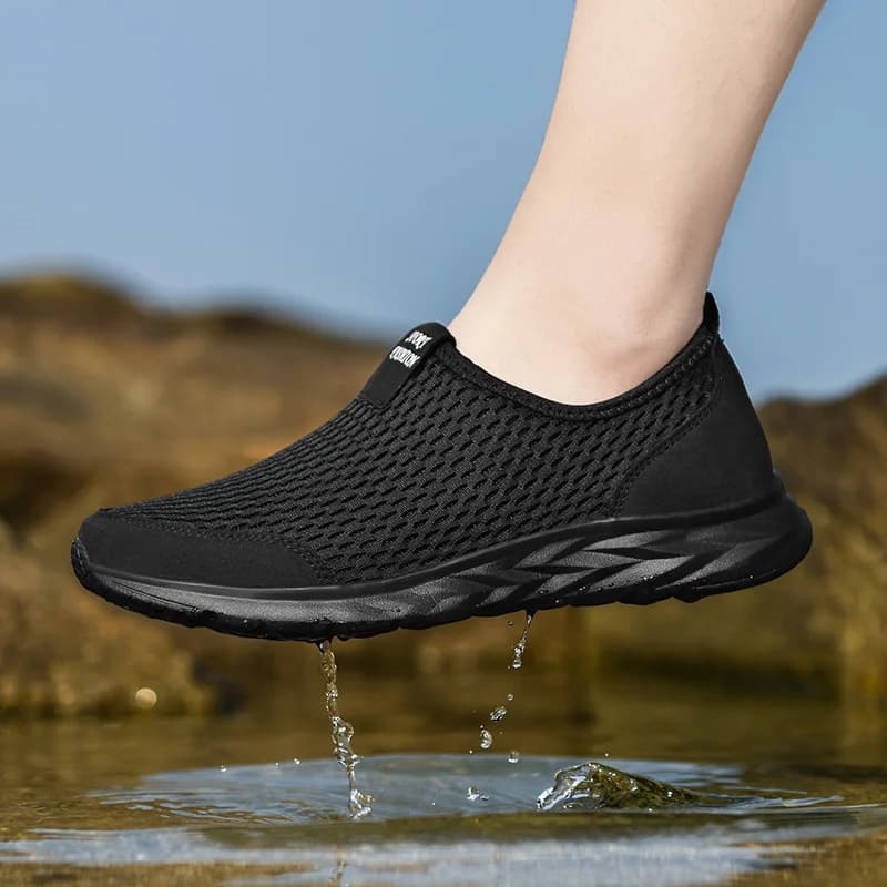 Scarpe Casual da uomo in Mesh traspirante Sneakers estive da uomo Outdoor Walking 2023 sandali Slip-on leggeri Zapatos De Hombre