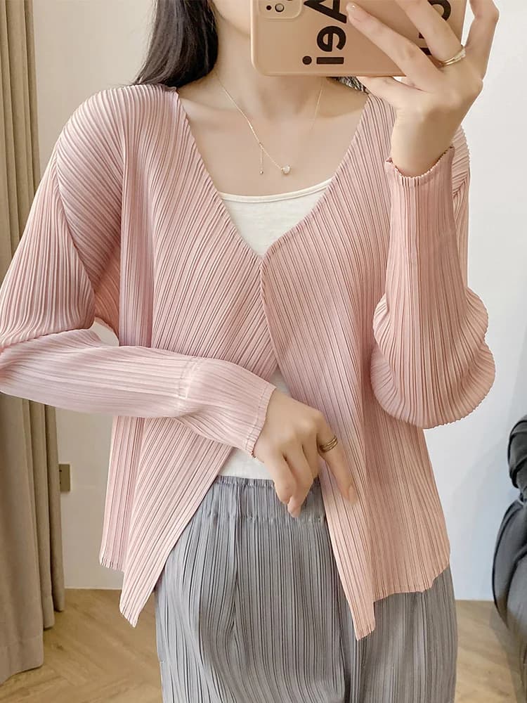 Cardigan Elegante e Versatile da Donna a Maniche Lunghe, Taglie Forti, Nuovo Stile Autunnale, con Pieghe a Tre Strati, Antivento