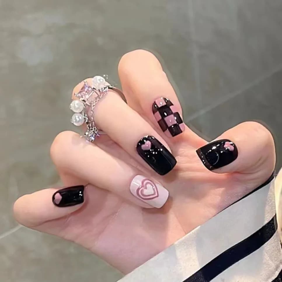 24 pezzi Spice Girls dolce fresco indossabile unghie finte Art Pink Love Crash nero viola scacchiera temperamento stampa sulle punte delle unghie