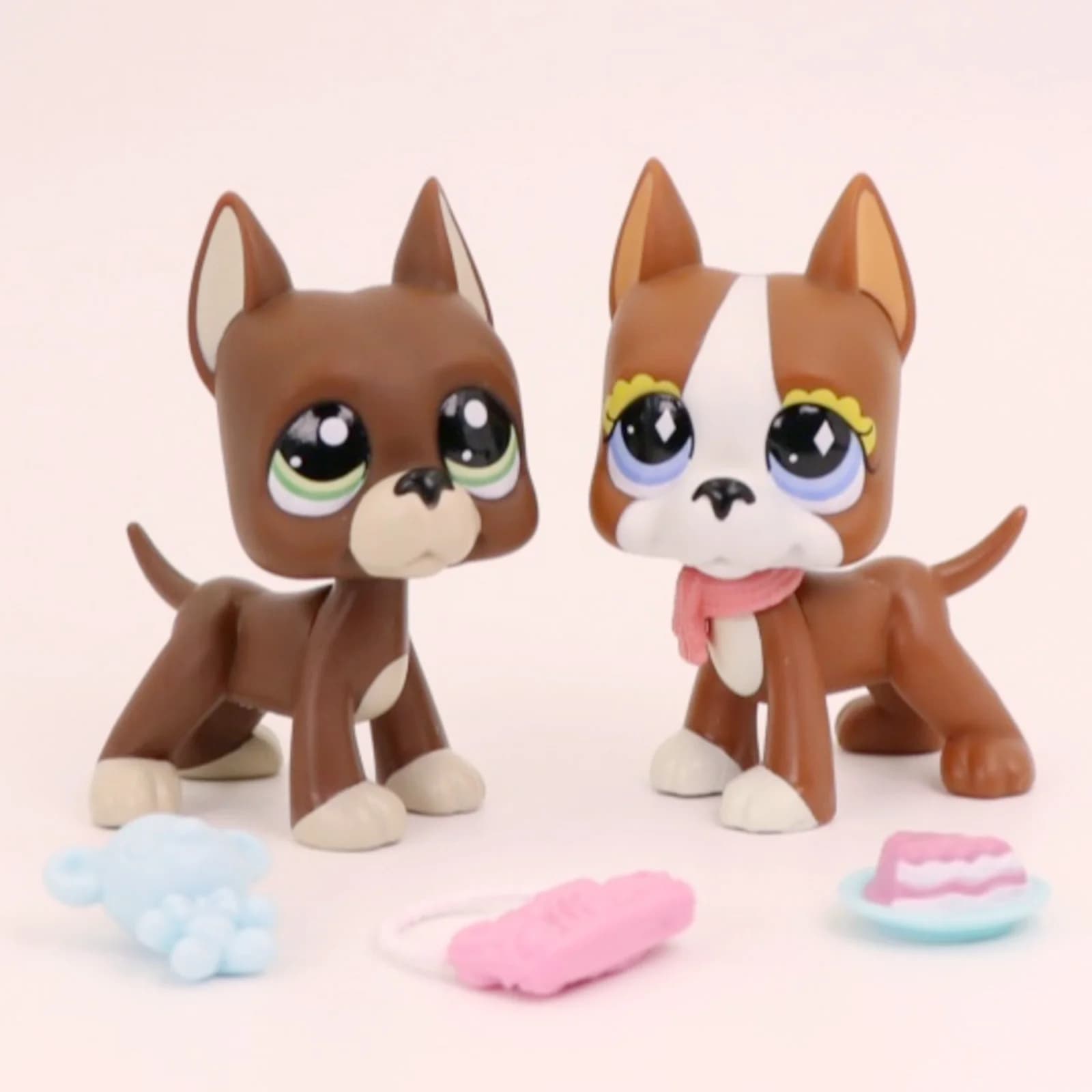 2 pezzi Minilpsshop Shop Bobble Head Toys Cane Great Dane rosso-marrone # 589 Ombretto Floreale per Occhi Blu # 1519 Occhi Verdi per lps