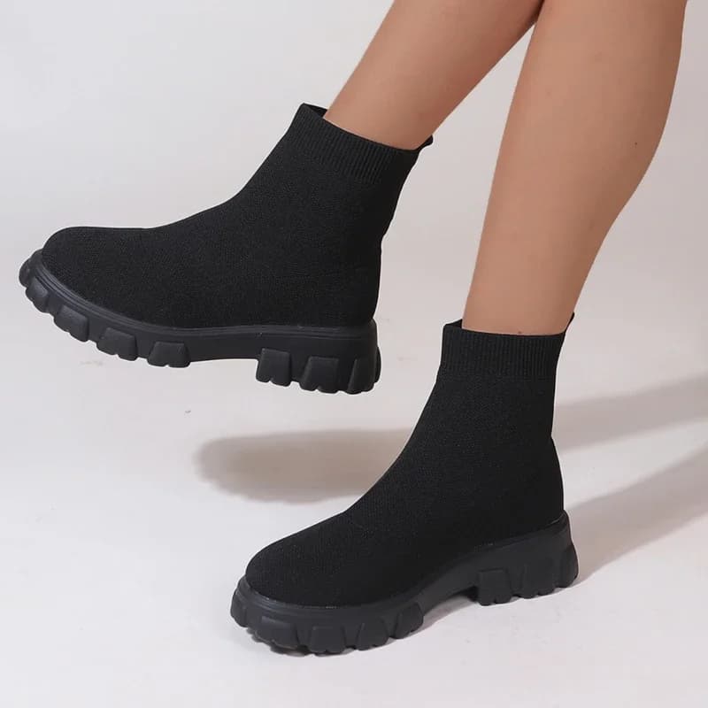 Stivaletti da donna di marca Scarpe casual leggere da donna Stivali con zeppa alla moda Stivali invernali con plateau a tubo medio lavorato a maglia