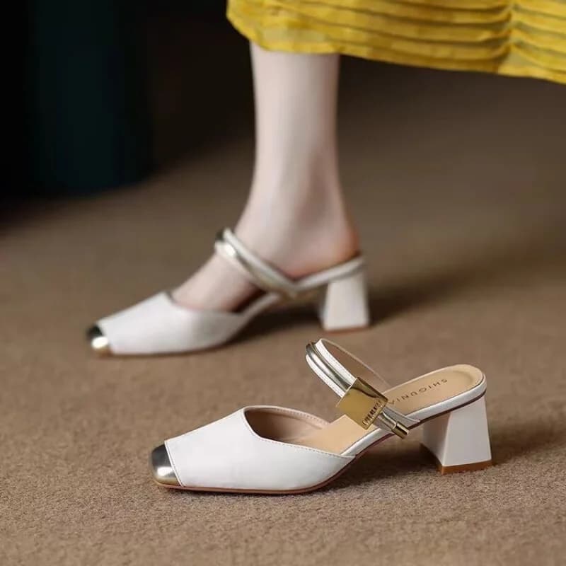Eleganti mezzocuoci in stile francese con tacco grosso, splendidi sandali con tacco alto e punta chiusa da donna