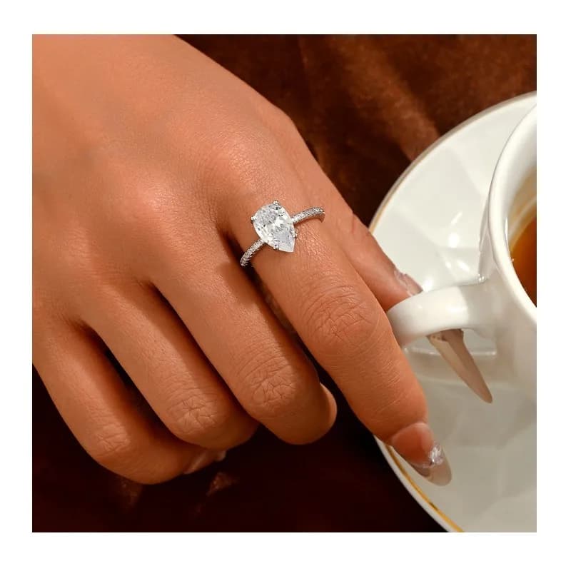 Anello di Tendenza, Stile Lusso Leggero con Incastonatura di Diamanti, Design a Goccia d'Acqua in Zircone, Anello Semplice, Gioiello.