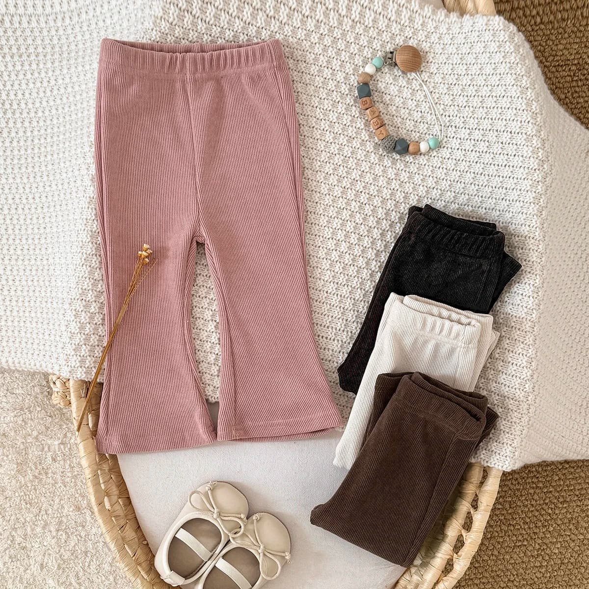 Primavera Autunno nuovo Bambino Pantaloni Colore Solido Campana Fondo Pantaloni 1-3 anni Bambino Ragazze Moda Pantaloni Bambino Leggings Ragazze