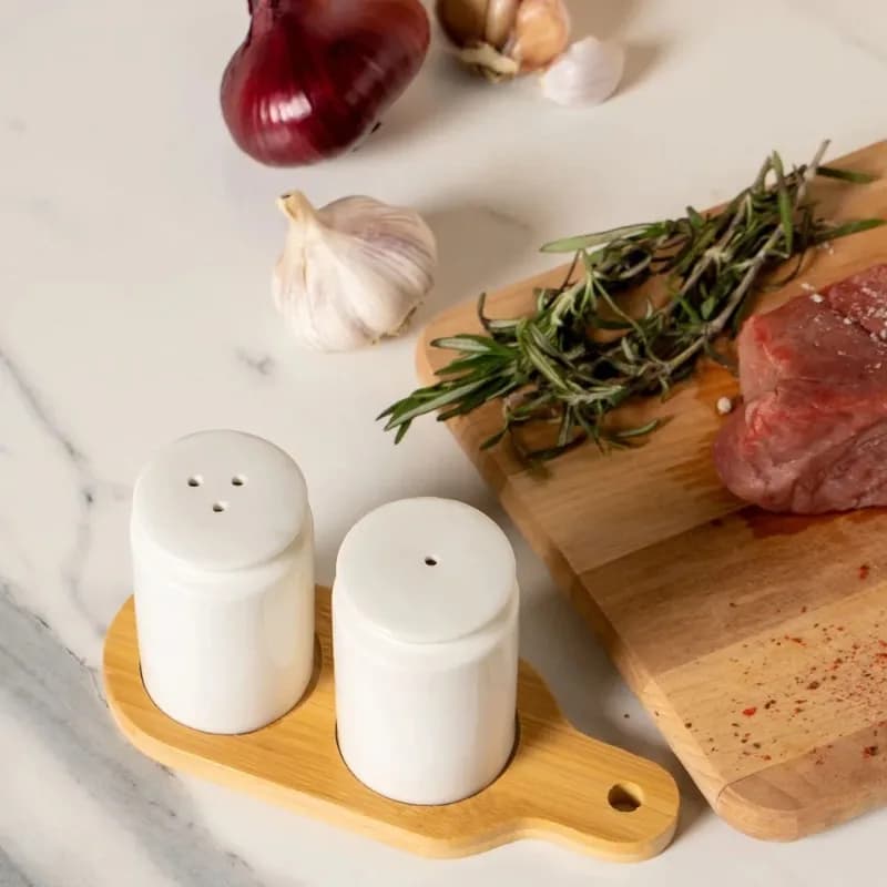Set di bottiglie di pepe in ceramica bianca pura semplice nordica, sale per la casa, scatola per condimenti, una coppia di utensili per aromi, forniture da cucina